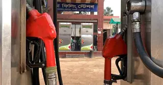 তেল মজুদ রেখেও বিক্রি বন্ধ; যশোরে ফিলিং স্টেশনকে জরিমানা